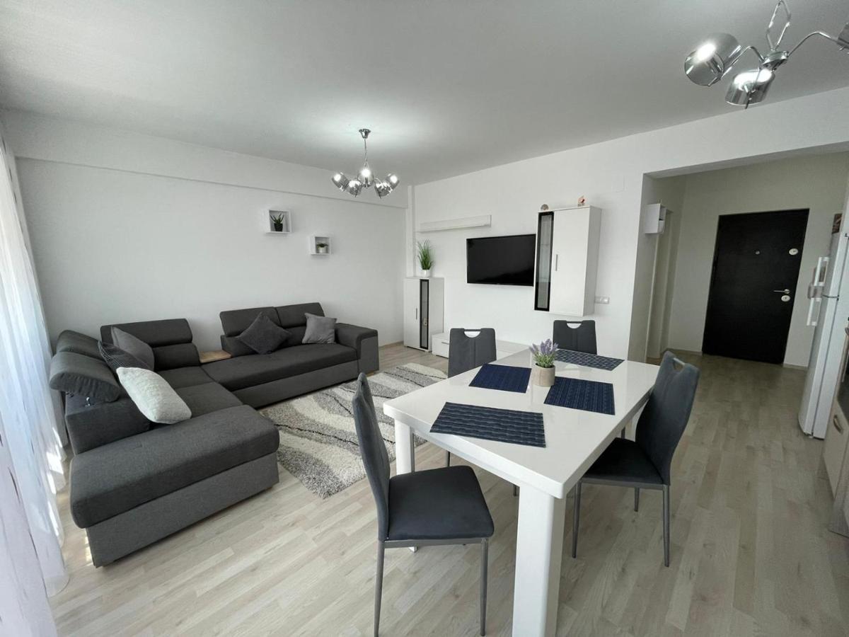 Class Deluxe Apartments Oradea Exterior photo