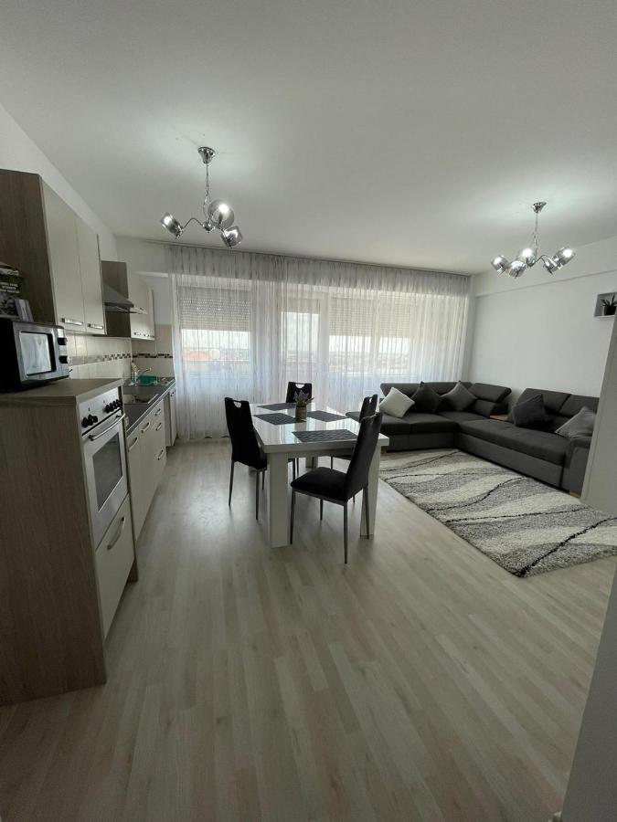 Class Deluxe Apartments Oradea Exterior photo