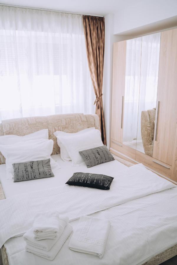 Class Deluxe Apartments Oradea Exterior photo