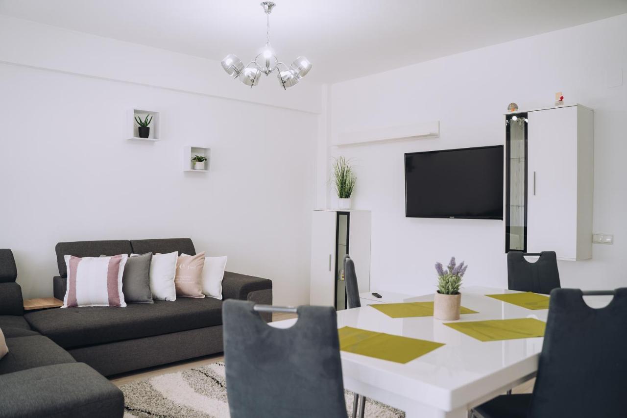 Class Deluxe Apartments Oradea Exterior photo