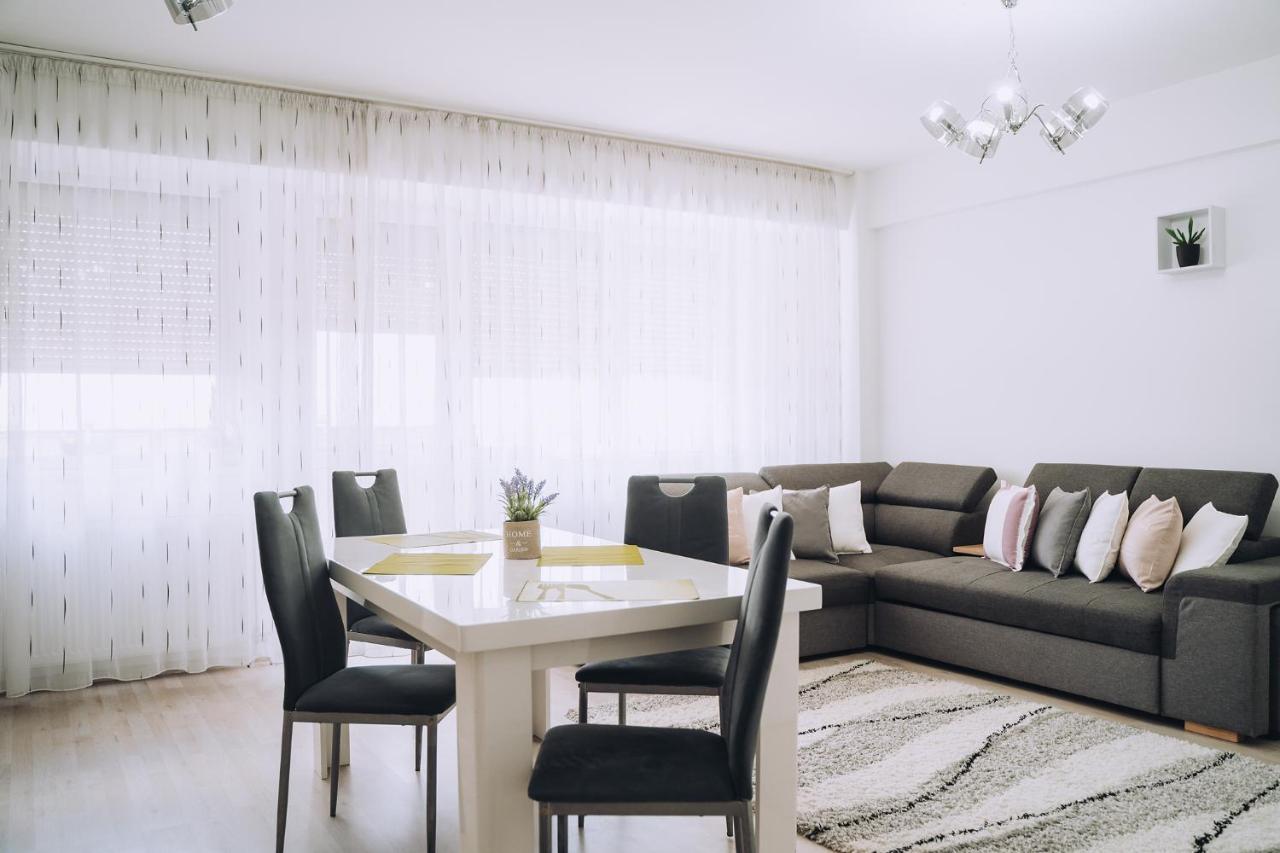 Class Deluxe Apartments Oradea Exterior photo