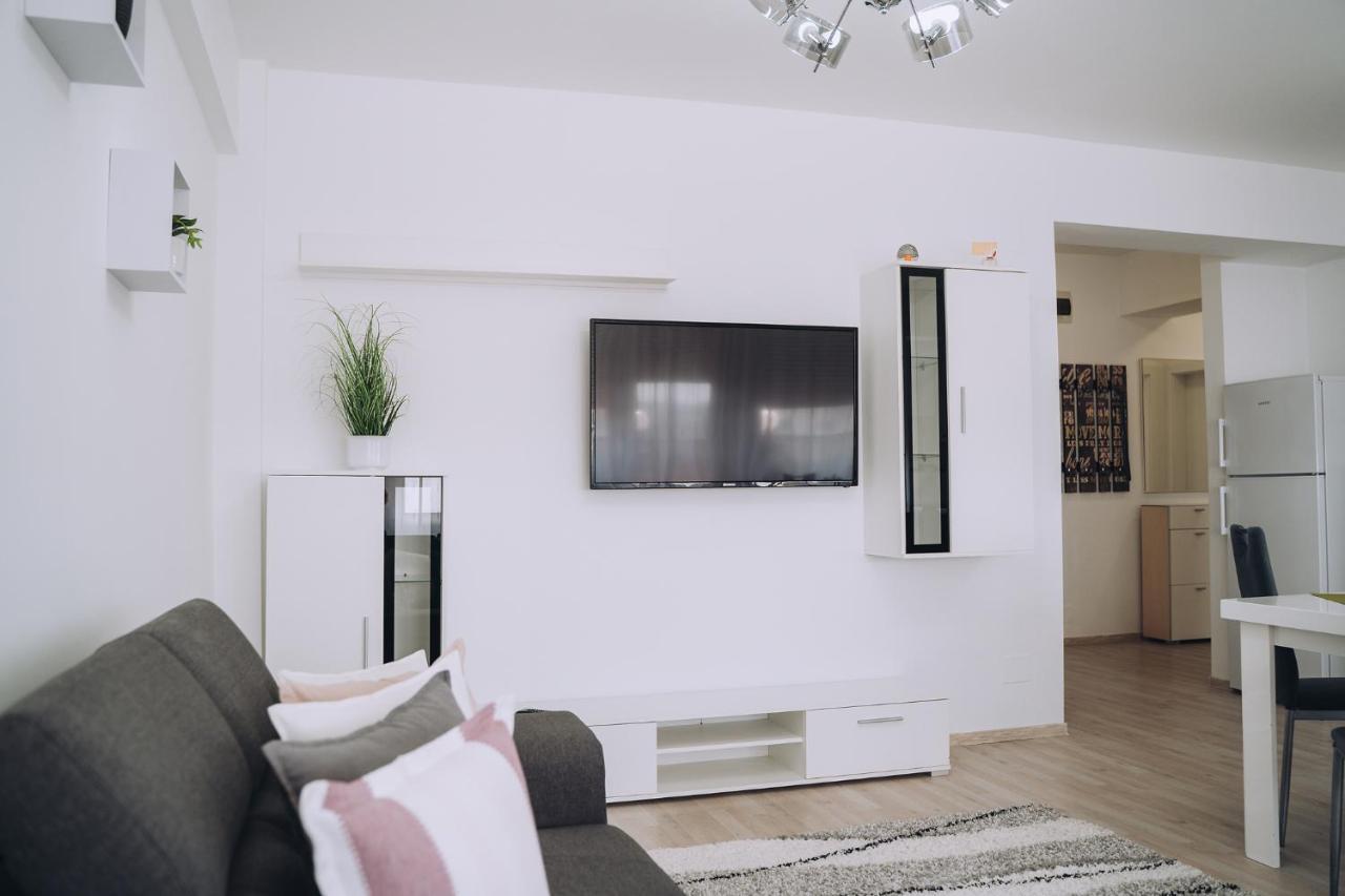 Class Deluxe Apartments Oradea Exterior photo