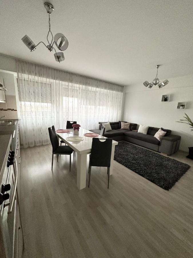 Class Deluxe Apartments Oradea Exterior photo