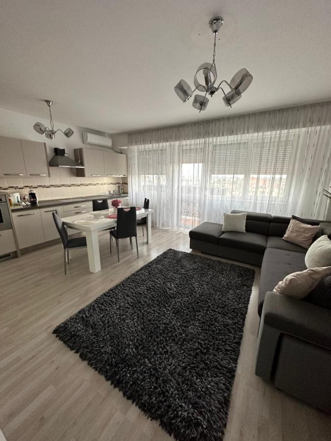 Class Deluxe Apartments Oradea Exterior photo