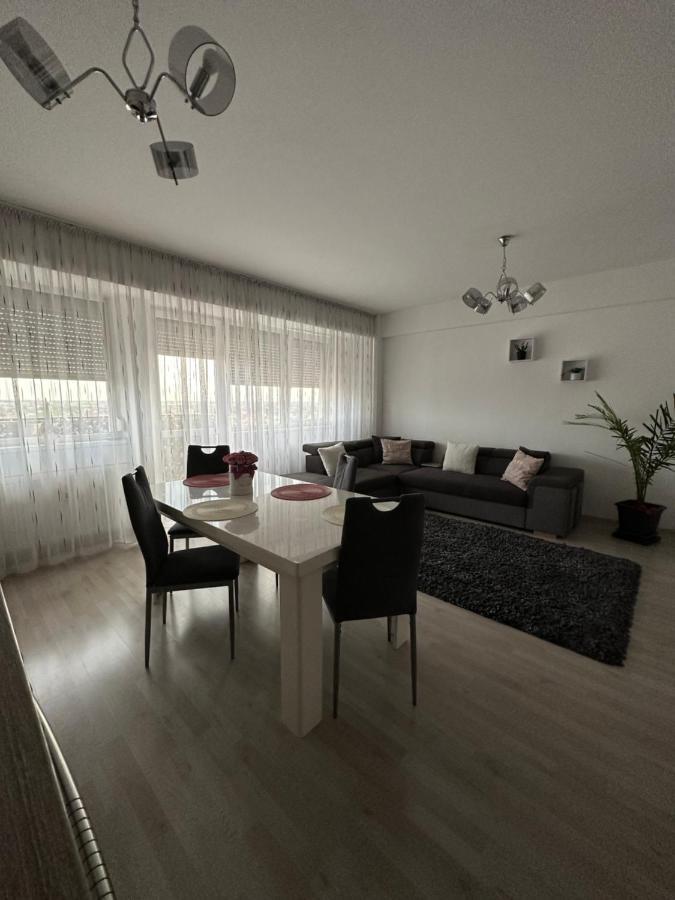 Class Deluxe Apartments Oradea Exterior photo
